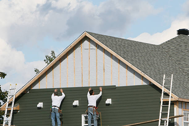 Professional Siding technician working in Campbell, OH